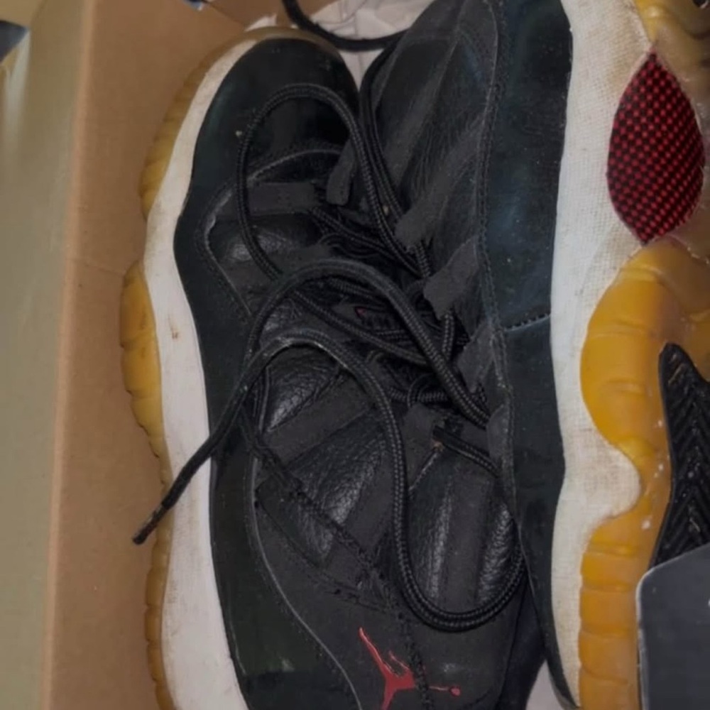 Jordan 11's Size 4.5